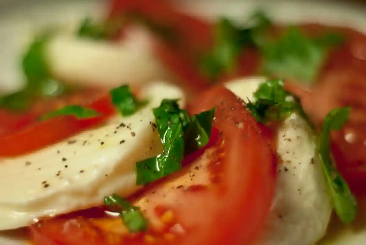 Easy Breezy Caprese Salad (Gluten-Free)